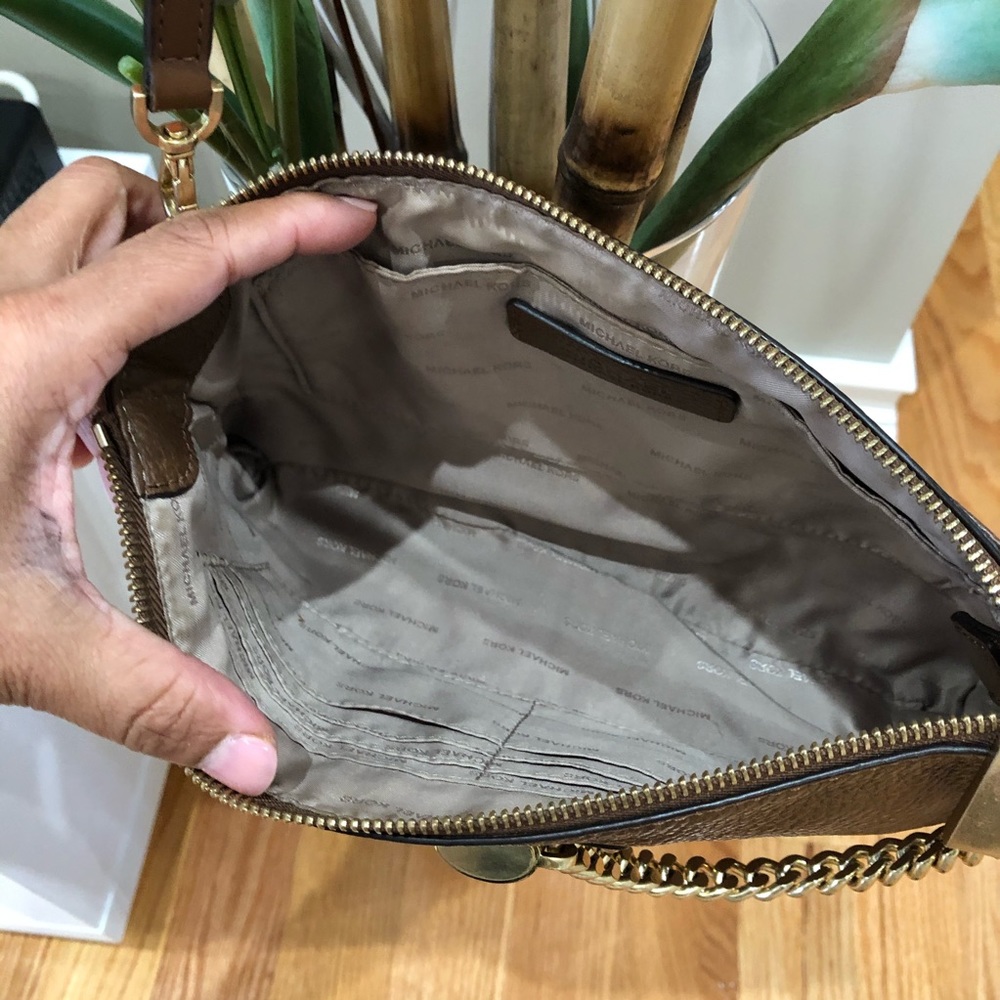 Michael kors bag 💯% authentic!! - Picture 4 of 6